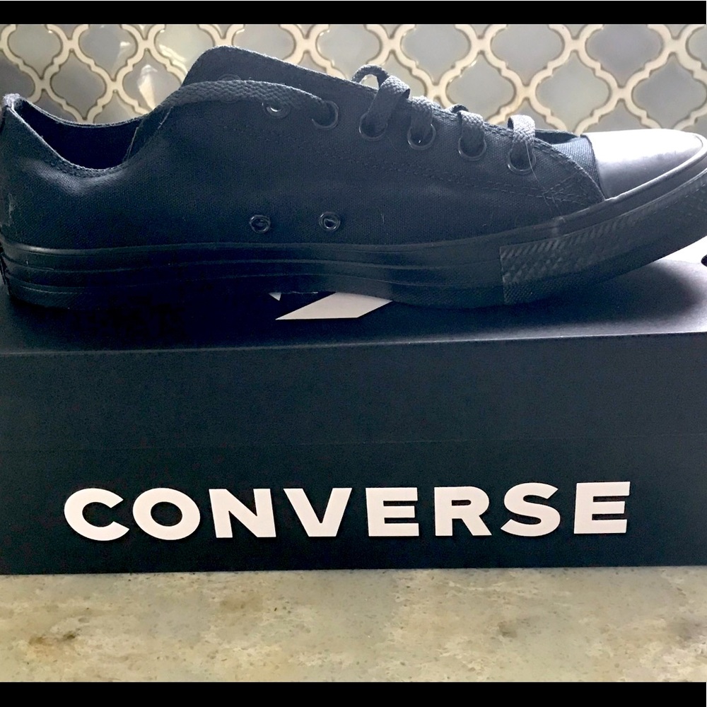 Converse Men’s Canvas Sneaker